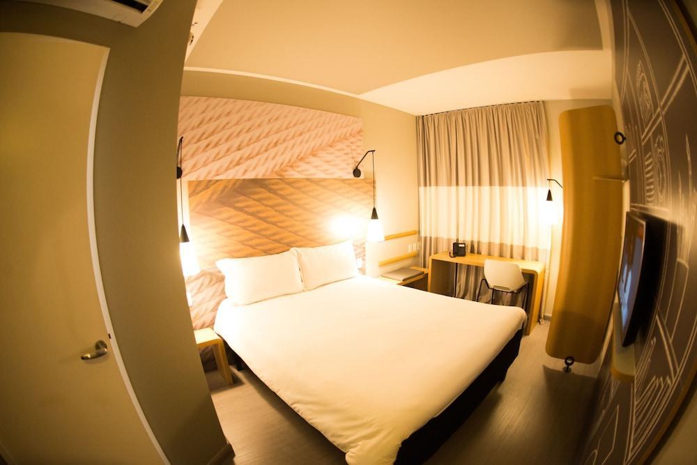 Hotel Ibis Jacareí Esterno foto