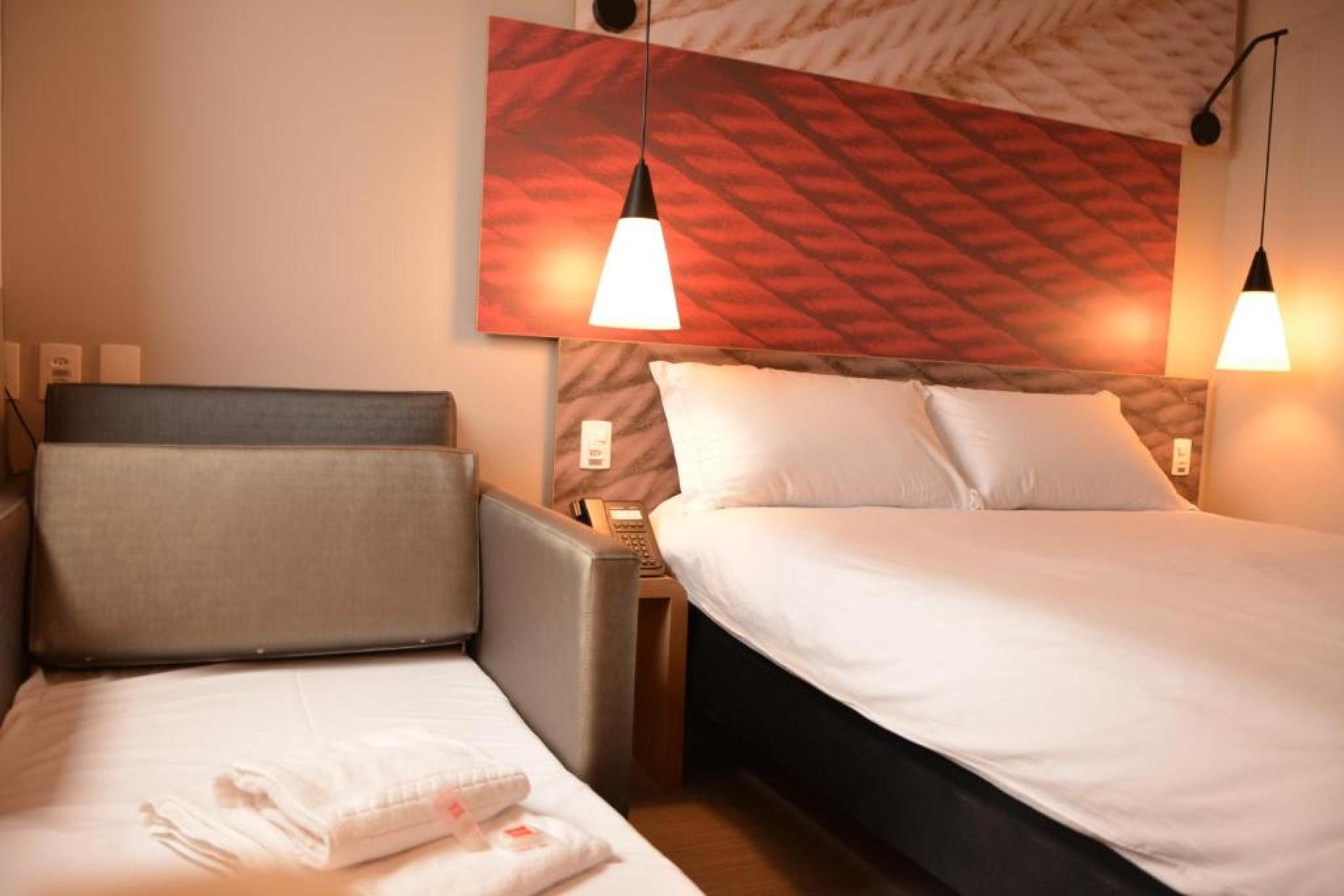 Hotel Ibis Jacareí Esterno foto