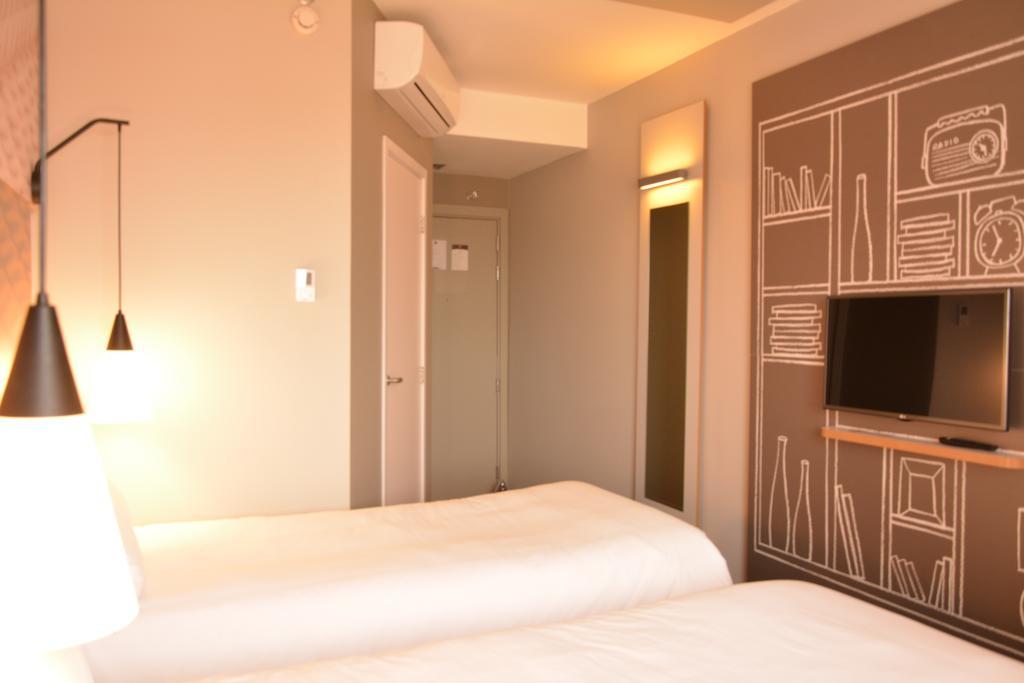 Hotel Ibis Jacareí Esterno foto