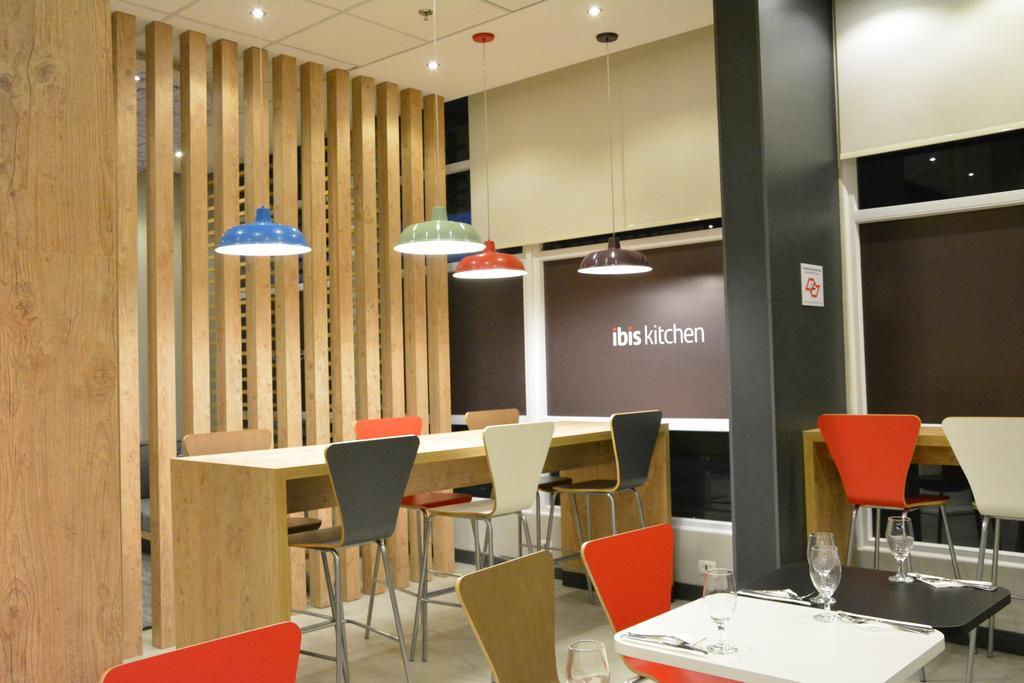 Hotel Ibis Jacareí Esterno foto