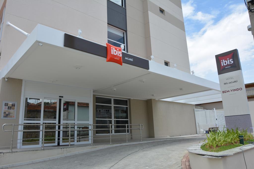 Hotel Ibis Jacareí Esterno foto