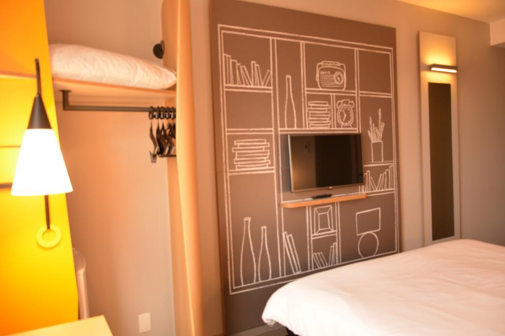 Hotel Ibis Jacareí Esterno foto