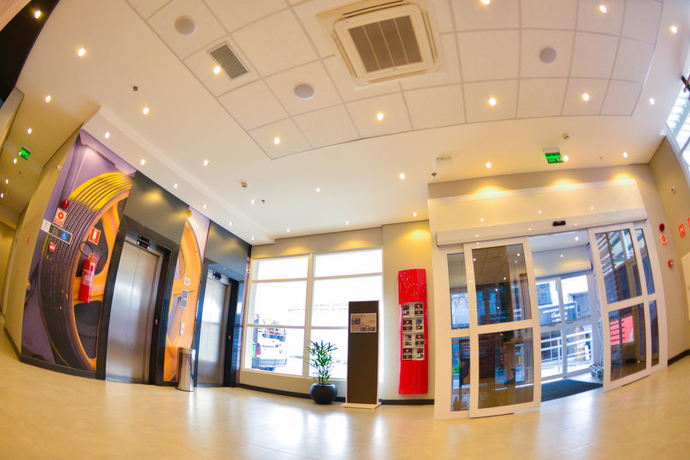 Hotel Ibis Jacareí Esterno foto